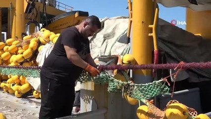 Sinop'ta balıkçılar ağlarını bakıma aldı