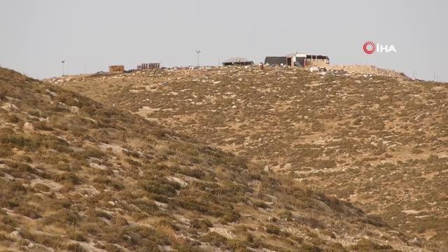 - İsrail güçleri, Filistinli ailenin evini yıktığı için aile çadırda yaşıyor