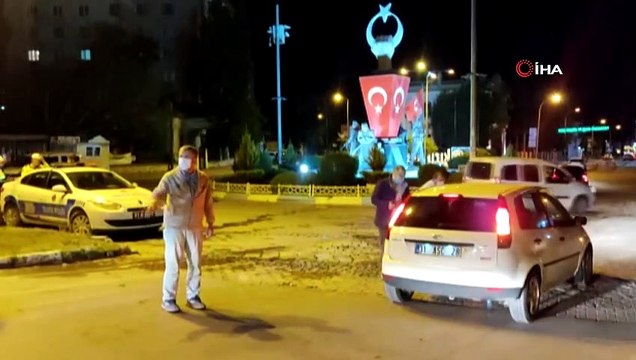 Hatay’ın Kırıkhan İlçesinde sokağa çıkma kısıtlaması dolayısıyla denetim yapıldı
