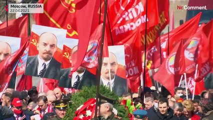 شاهد: وضع أكاليل من الزهور على ضريح لينين في موسكو في عيد ميلاده الـ 151