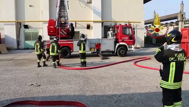 Montegalda (VI) - In fiamme camino di azienda tessile (22.04.21)