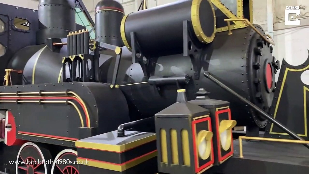 Un fan de Retour vers le Futur construit une réplique de la locomotive du film