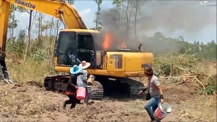 Quand tu mets le feu à la pelleteuse