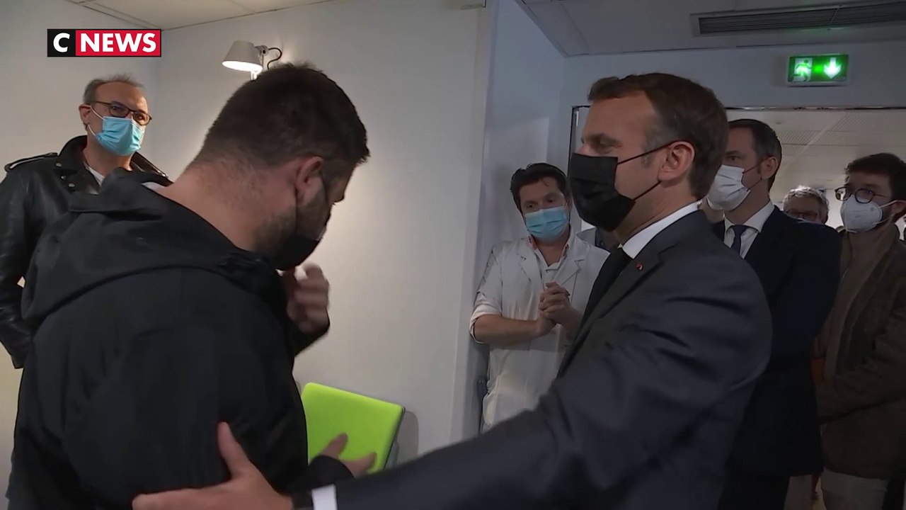 «J’ai perdu mon travail, j’ai des pertes de mémoire» : un jeune papa touché par un Covid long craque devant Emmanuel Macron