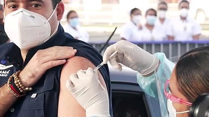 Panameños espantan temores y acuden a vacunarse con AstraZeneca