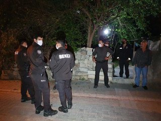 Cani adam, tartıştığı babası ve ağabeyini defalarca bıçaklayarak öldürdü