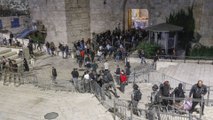 قوات الاحتلال الإسرائيلي تعتدي على عشرات الفلسطينيين في القدس المحتلة