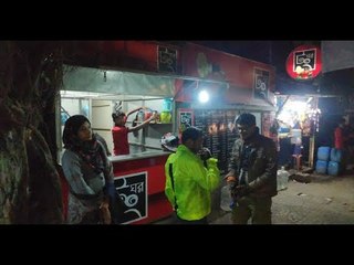 শীতের সন্ধ্যায় টংঘরে তরুণ-তরুণীদের ভিড়! | Jagonews24.com