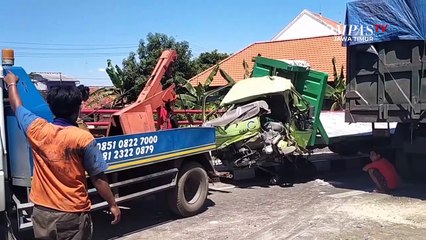 Kecelakaan Beruntun Libatkan Tiga Truk di Gresik