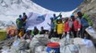 Des alpinistes écolos profitent de la pandémie pour nettoyer l'Everest devenu une véritable décharge
