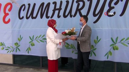 23 Nisan’ı hastanede geçiren çocuklara moral oldular