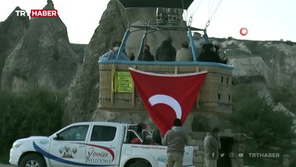 Kapadokya'da balonlarla 23 Nisan etkinliği