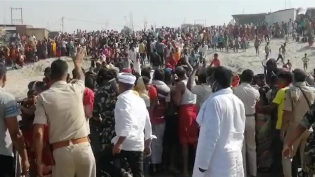 Vehicle carrying 25 passengers falls in Ganga
