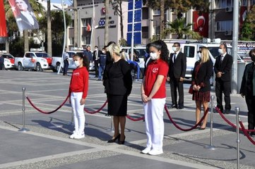 Marmaris'te 23 Nisan çelenk sunma töreni gerçekleşti