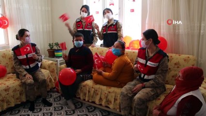 Mehmetçik’ten köy çocuklarına bayram süprizi