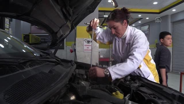 Sigorta hasar danışmanlığıyla başladığı işte oto tamircisi Meral usta oldu