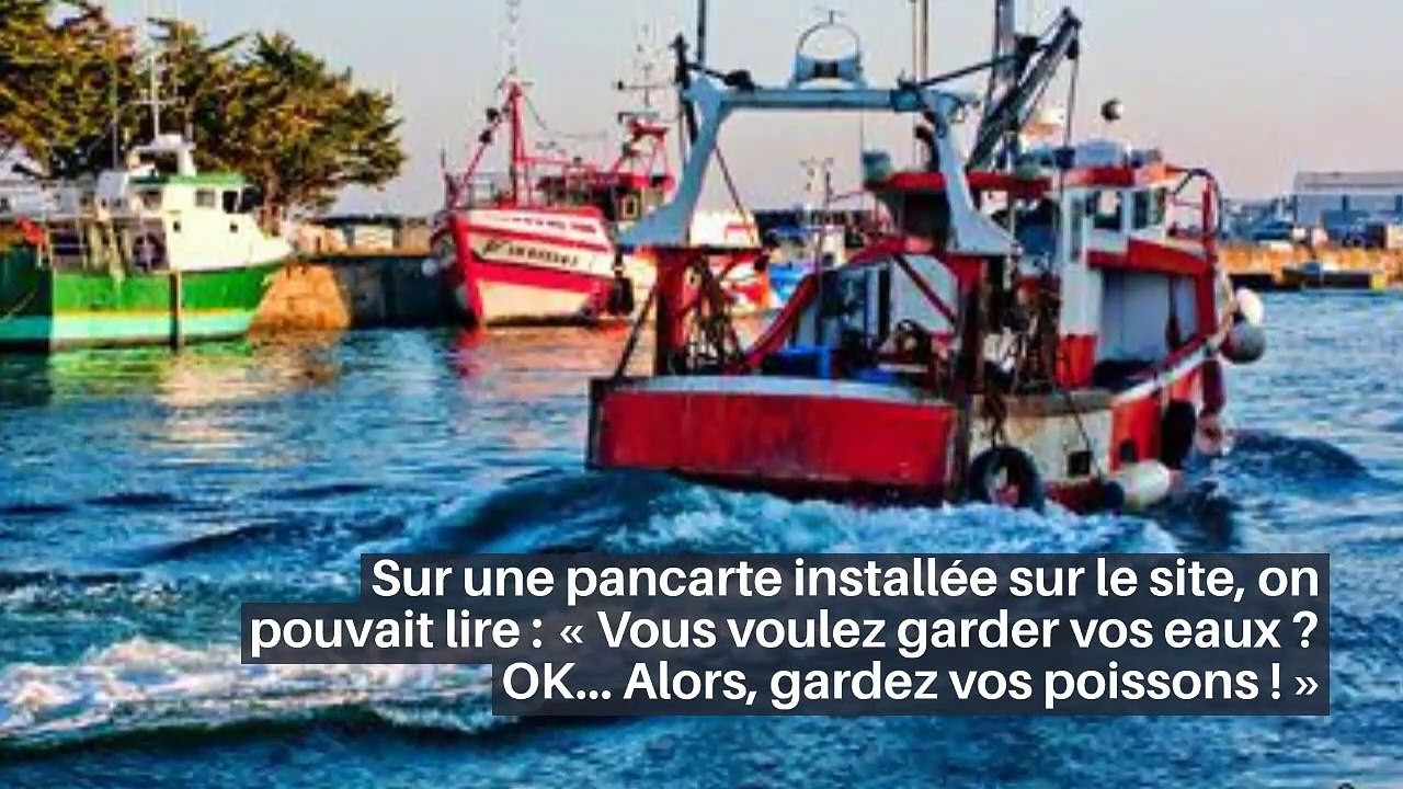 Toujours en attente d’autorisations, des pêcheurs français bloquent des camions britanniques_IN