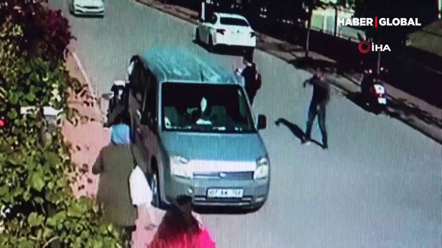 Çarptığı aracın camından içeri girdi