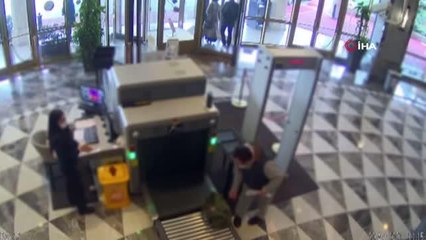 Ağına düşürdükleri sahsı sahte altınla 130 bin dolar dolandırdılar