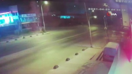 Son dakika haber... Bağcılar'da ambalaj fabrikasındaki patlama kamerada