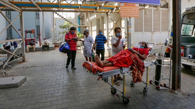 Delhi: Hospitals running out of beds for COVID patients