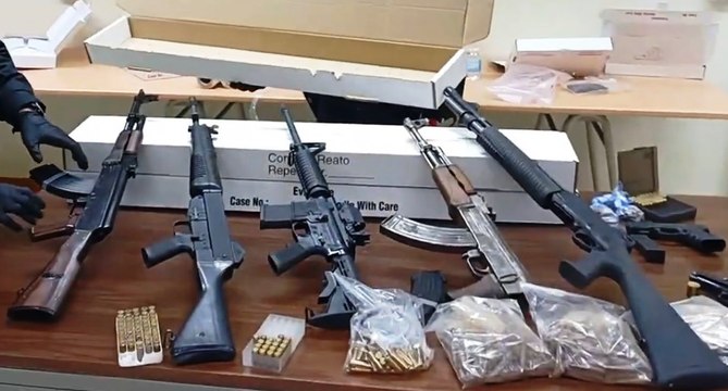 Bari - Carabinieri sequestrano arsenale da guerra nel quartiere Picone (23.04.21)