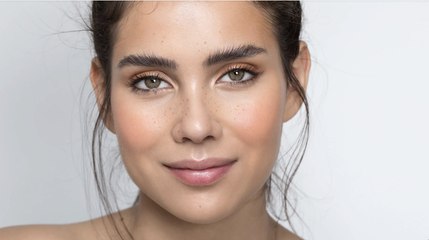 Brow lift : le tuto pour des sourcils épais et restructurés