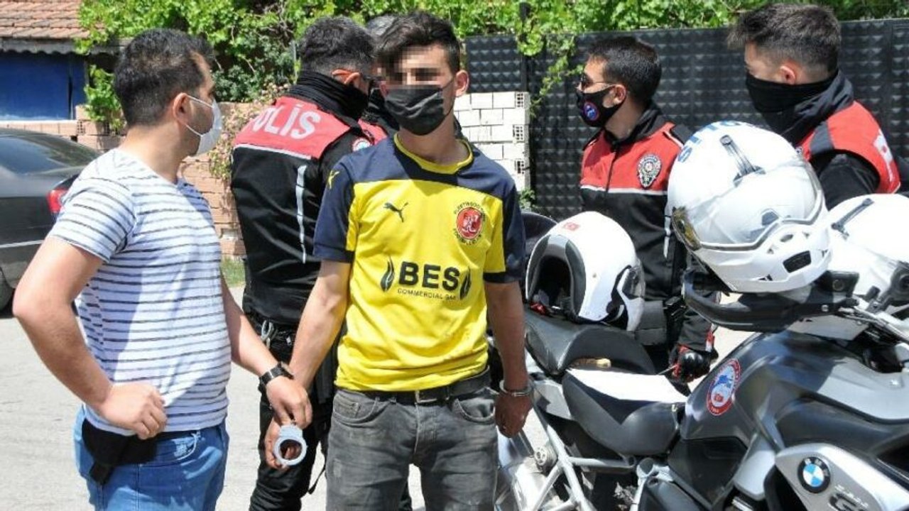 Çaldığı 30 bin TL ve altın dolu poşetle koşarken devriye gezen polis ekibinin önüne düştü