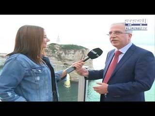 الجديد تتسلق الصخرة ...شجرة الميلاد تزيّن الروشة!  -  ليال سعد