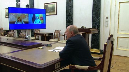 بوتين يعلن عشرة أيام عطلة في روسيا في الشهر المقبل لمكافحة تفشي كوفيد-19