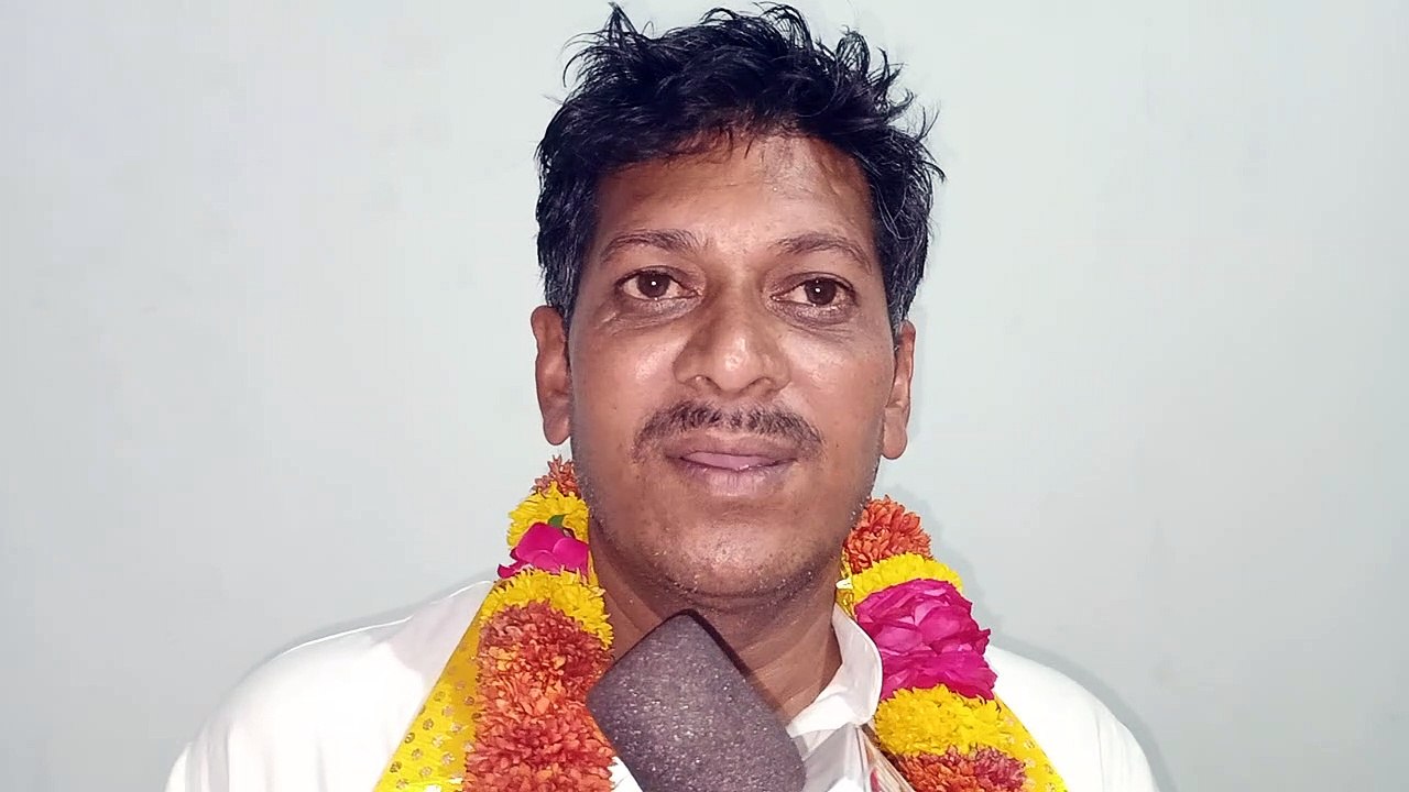 मथुरा जिला पंचायत सदस्य वार्ड नम्बर 9 से निर्दलीय प्रत्याशी कृष्ण कुमार उर्फ बॉबी बौहरे के साथ उमड़ा