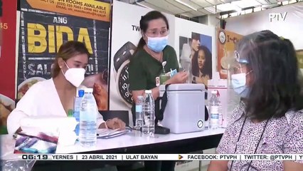 Descargar video: Higit 3-K senior citizen sa Cebu, nakatanggap na ng 1st dose ng Sinovac; senior citizens na walang kakayahang magtungo sa vaccination sites, pinupuntahan sa bahay ng health workers para bakunahan