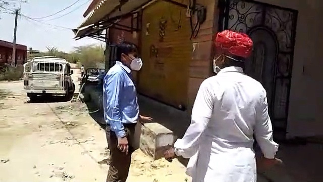 कोरोना गाइड लाइन का उल्लंघन करने पर दुकान सीज, १३ लोगों के काटे चालान