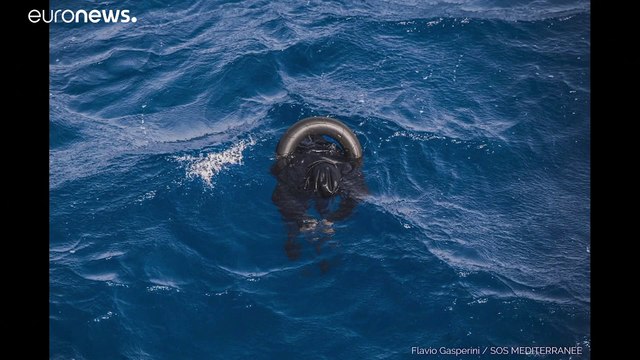 Naufragio al largo delle coste libiche. Oltre 100 migranti morti