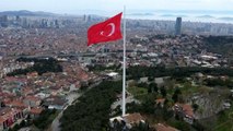 Türkiye’nin en büyük bayrağı göndere çekildi