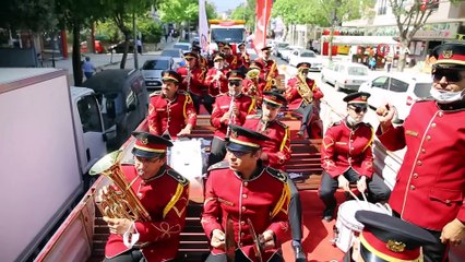 23 Nisan coşkusu tır ve mobil ekiplerle evlere taşındı
