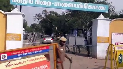 சிறை மோதலில் கைதி படுகொலை- உறவினர்கள் மறியல்- ஆட்சியர் பேச்சுவார்த்தையில் உடன்பாடு! - வீடியோ