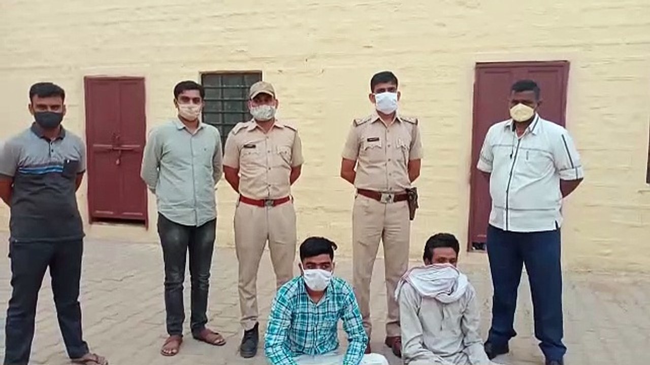 कार में 13 किलो डोडा पोस्त जब्त, पिता-पुत्र गिर...