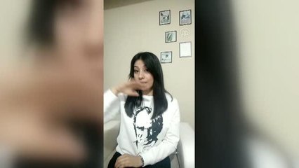 Öğretmen ve öğrenciler 23 Nisan şarkılarını işaret diliyle anlattı