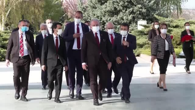 TBMM Başkanı Şentop, İstiklal Harbi kahramanlarının kabirlerini ziyaret etti (2)
