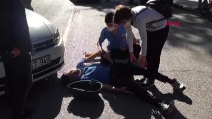 OTOMOBİL İLE MOTOSİKLET ÇARPIŞTI: 1 YARALI