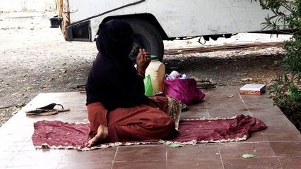 अस्पताल में पति की सेवा और यही के ओटले पर अल्लाह की इबादत