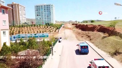 Çocuklar sesi duyunca pencerelere koştu