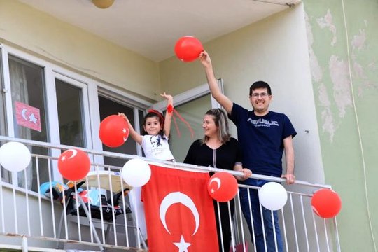 Pamukkale'de 23 Nisan konvoyu 61 mahallede çocukların bayram sevincine ortak oldu