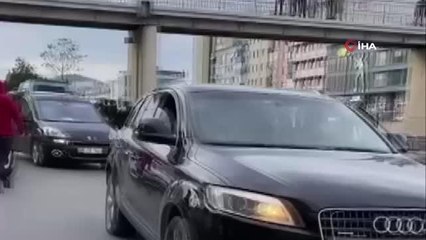 Pendik D-100 Karayolu'nda otomobil ile minibüs çarpıştı. Kazada 1 kişi hayatını kaybetti. 3'ü ağır 5 kişi yaralandı.