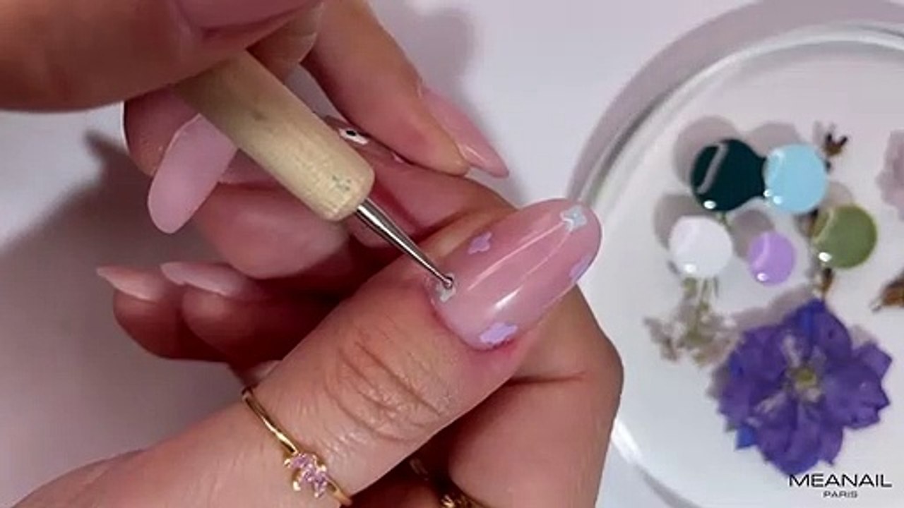 Idée Nail Art Fleurs Vernis Semi-Permanent - Méanail Paris