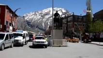 Son dakika! Hakkari'de 23 Nisan polis konvoyuyla kutlandı