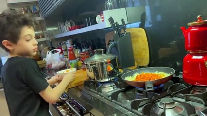 Cem Yılmaz'a oğlu Kemal'den doğum günü sürprizi!