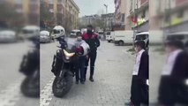 Esenyurt polisinden çocuklara 23 Nisan sürprizi
