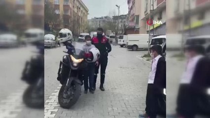 Esenyurt polisinden çocuklara 23 Nisan sürprizi